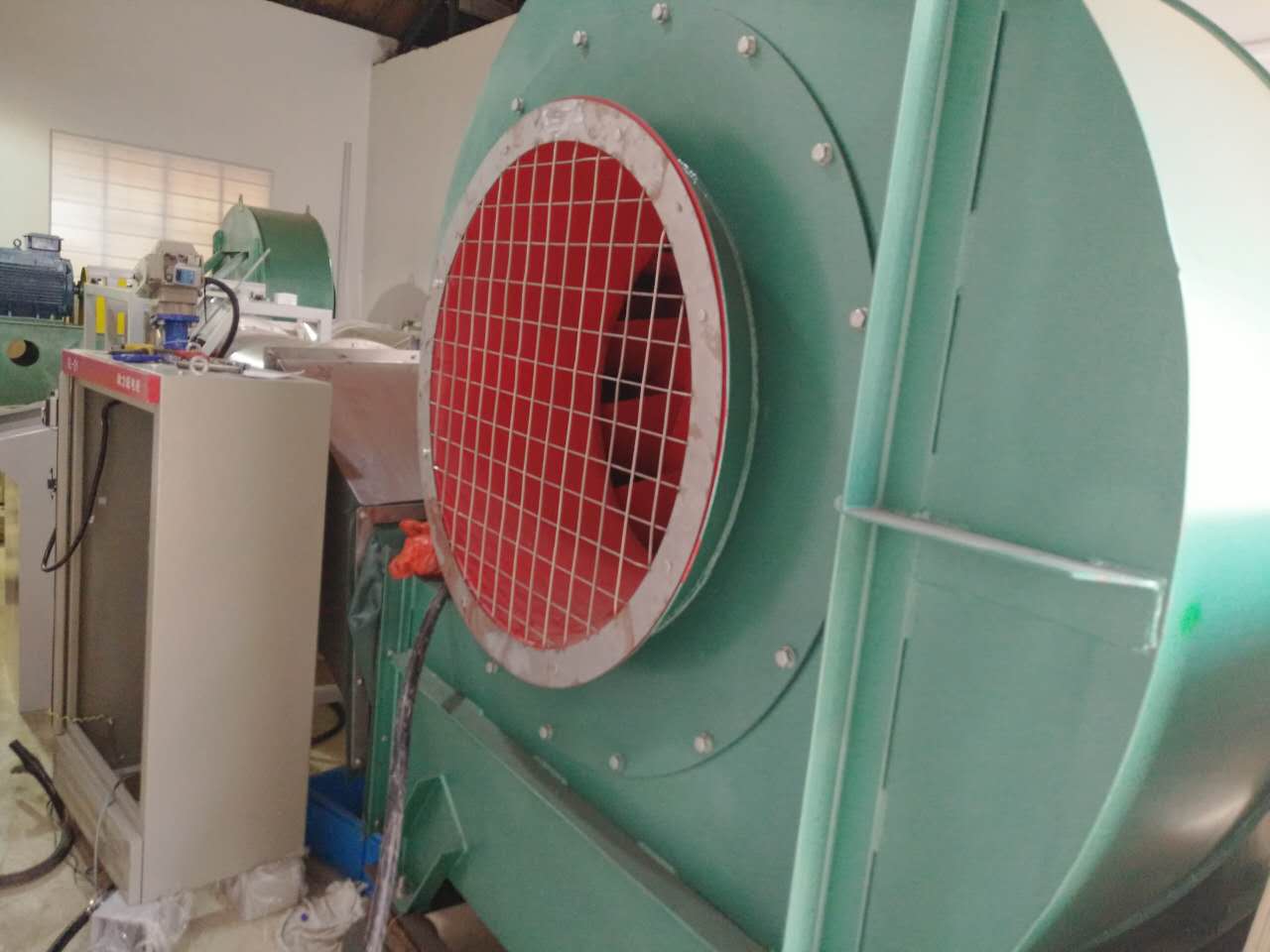 河南新鄉(xiāng)某實(shí)驗(yàn)室風(fēng)機(jī)抗噪實(shí)驗(yàn)專(zhuān)…